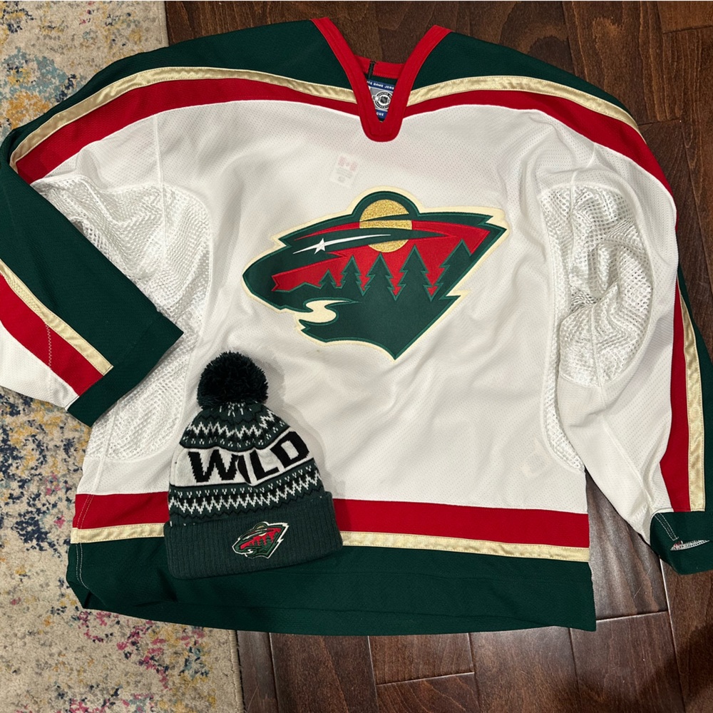 Minnesota wild Hockey Jersey with Beanie